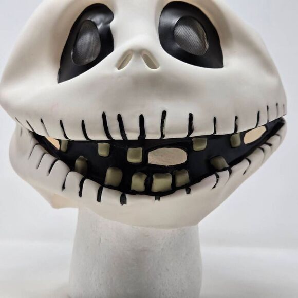 JACK SKELLINGTON DISNEY 2002 HALLOWEEN NIGHTMARE BEFORE CHRISTMAS COSTUME MASK - Picture 2 of 8